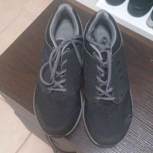 Vionic mens size 9 very gently worn